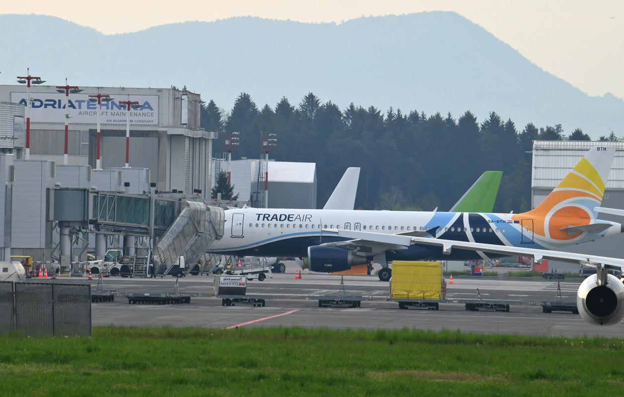 Na letališču Ljubljana imajo v letošnjem letu za 50 odstotkov več potnikov kot v enakem obdobju lani. Foto: BoBo