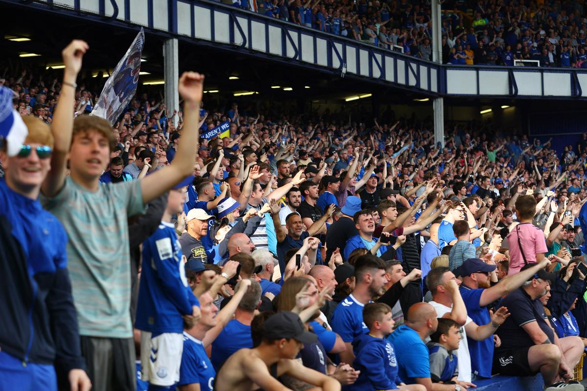 Navijači Evertona so pripravili izjemno vzdušje. Foto: Reuters