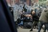 Kosovo: decine di feriti negli scontri a Zvečan
