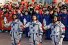 Kitajska v vesolje poslala tričlansko posadko, ki vključuje tudi prvega civilista