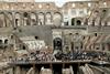Turist, ki je v rimski Kolosej vrezal ime, je Anglež, ki je verjetno že zapustil Italijo
