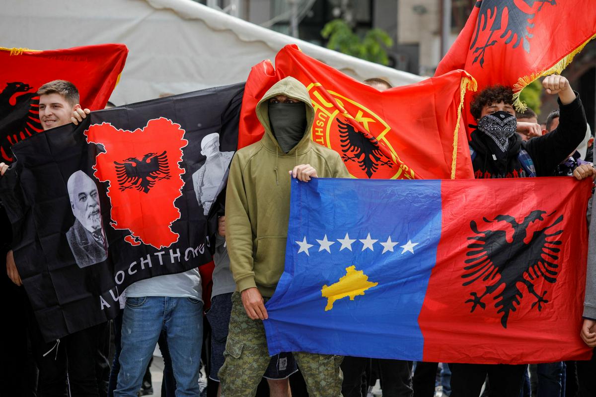 V južnem delu Mitrovice so protestirali kosovski Albanci. Foto: Reuters