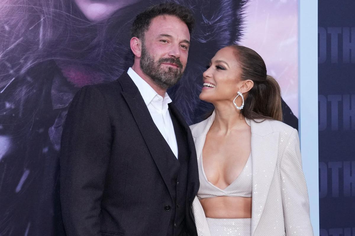 Ben Affleck in Jennifer Lopez na premieri filma The Mother v Los Angelesu. Foto: Reuters