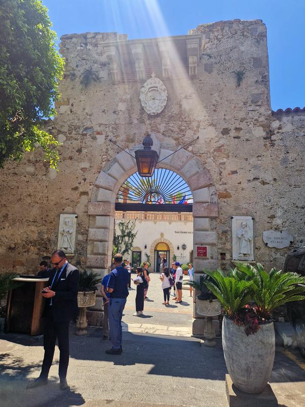 Vhod v palačo San Domenico. Foto: MMC RTV SLO/Kaja Sajovic