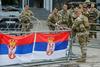 Na severu Kosova se nadaljujejo protesti. Vojake Kforja in Srbe ločuje bodeča žica.
