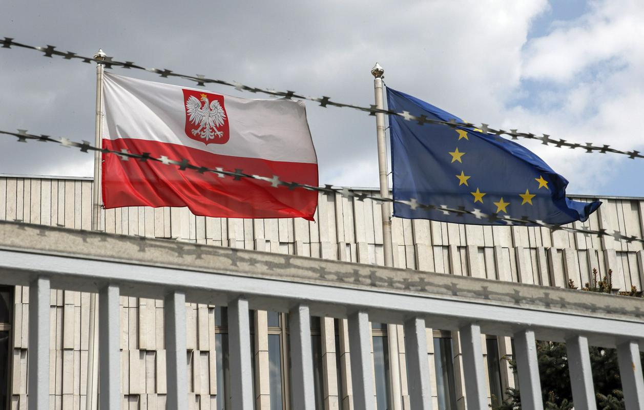 Sodišče je ugodilo tožbi, ki jo je zaradi reforme proti Varšavi leta 2021 vložila Evropska komisija. Foto: EPA