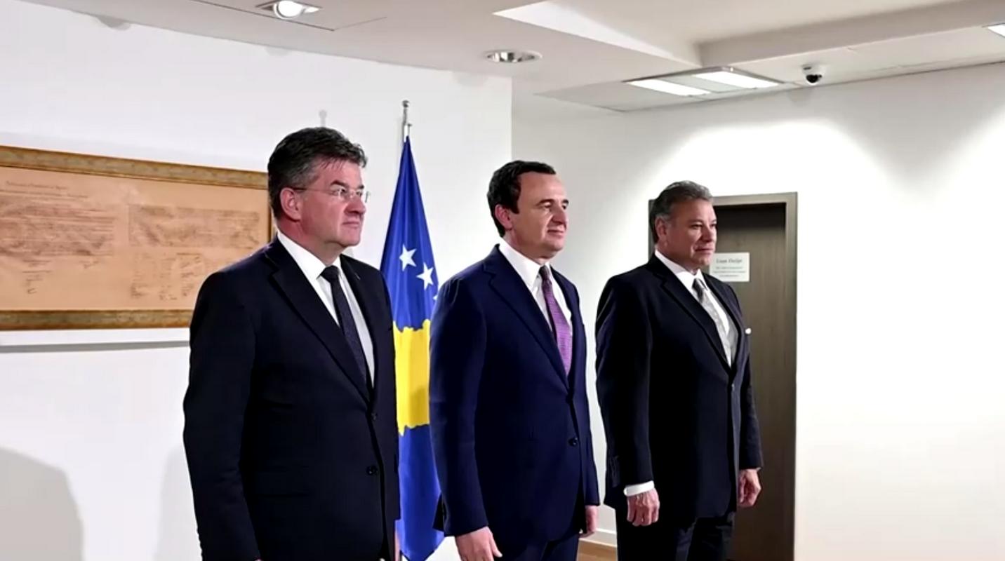 Lajčak, Kurti in Escobar na srečanju v Prištini. Foto: Reuters