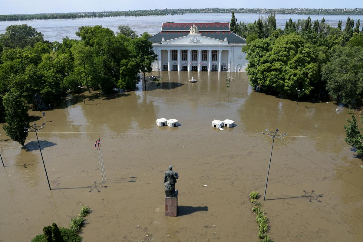Prizor v poplavljeni Novi Kahovki. Foto: Reuters