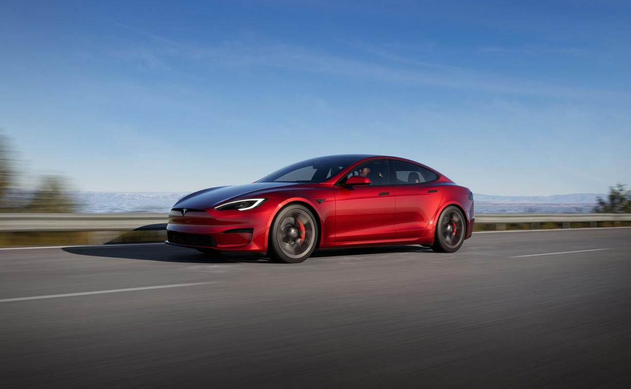 Tesla, model S, spet hitrejša pod Porschejevega taycan S na Nürburgringu. Foto: Tesla