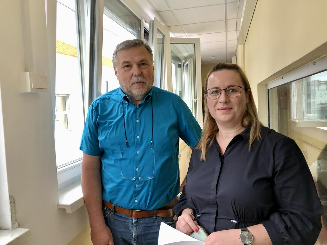 Dr. Leon Cizelj in voditeljica Ob osmih Metka Pirc. Foto: Radio Prvi