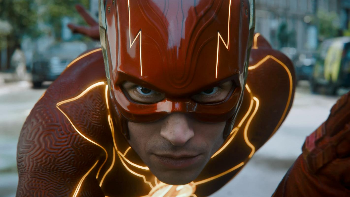 Barry Allen uporabi svoje supermoči za potovanje skozi čas, da bi spremenil dogodke v svoji preteklosti. Foto: IMDb
