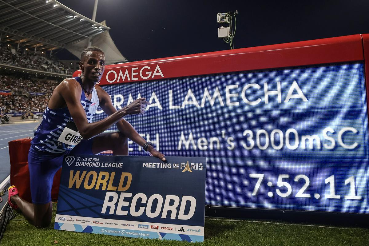 Lamecha Girma je v samostojnem teku na 3000 m z zaprekami uspel ohraniti visok ritem tudi v zadnjem krogu. Foto: EPA