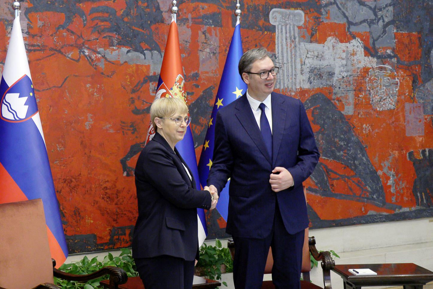 Srbski predsednik Vučić ironično odgovoril dopisniku RTV Slovenija. Odzvala se je Pirc Musar.