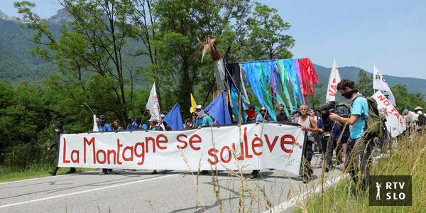 Manifestations contre la construction d’un tunnel ferroviaire dans les Alpes françaises