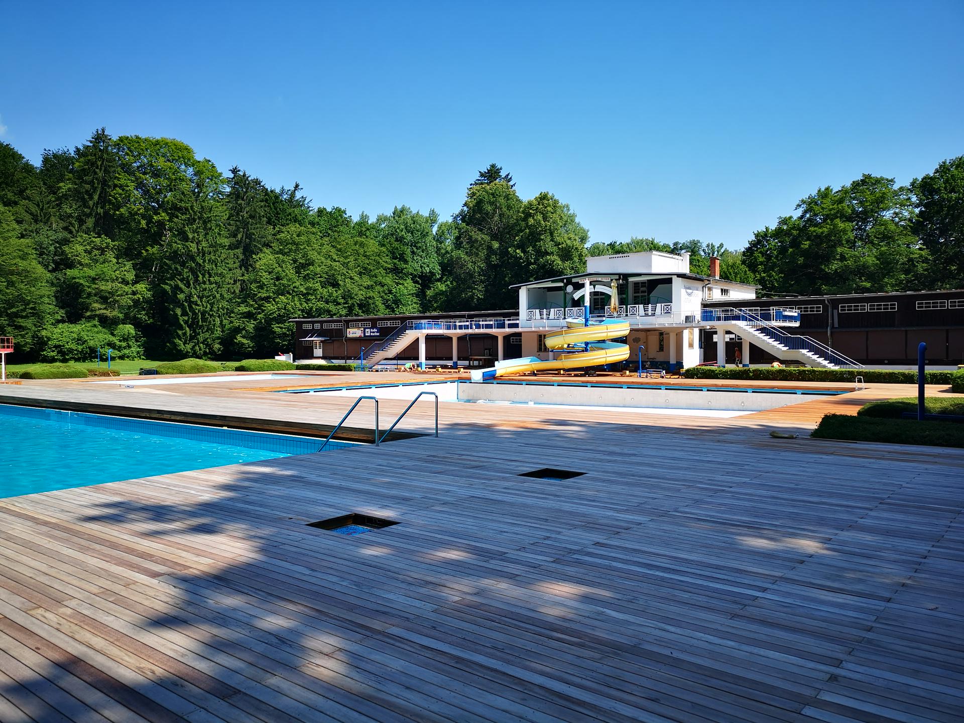 Entry to the Mariborski otok swimming pool is free for two days