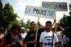 Francija zaradi nemirov po smrti najstnika vpoklicala 40.000 policistov. Policist obtožen umora.