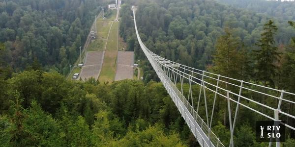 Dreht es sich aus großer Höhe?  Über der Schanze in Willingen wurde eine 664 Meter lange Hängebrücke eröffnet.