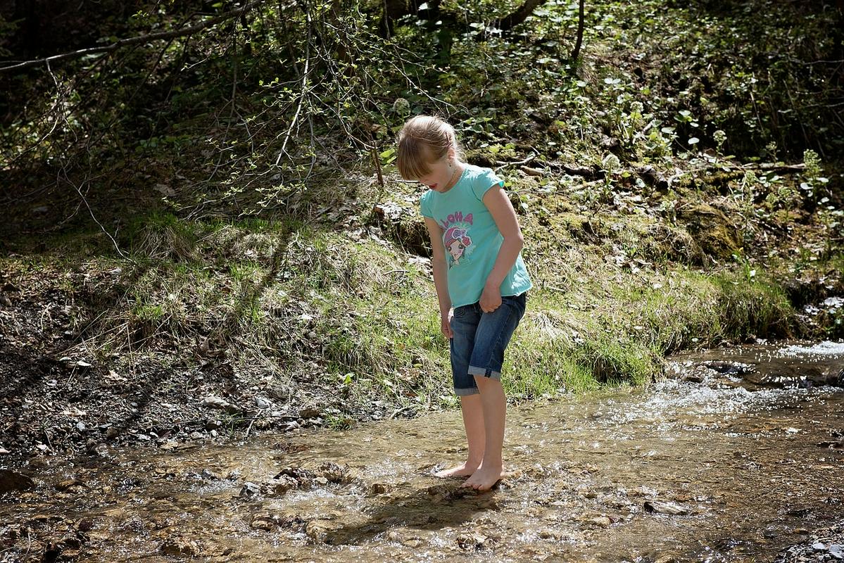Zakaj je dobro hoditi bos?