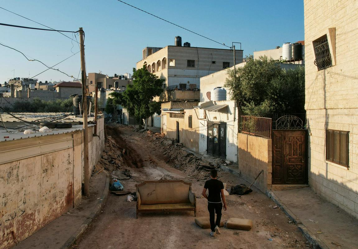 Izraelske sile so povzročile ogromno škodo. Razrile so ceste in prekinile dobavo elektrike in vode. Foto: Reuters