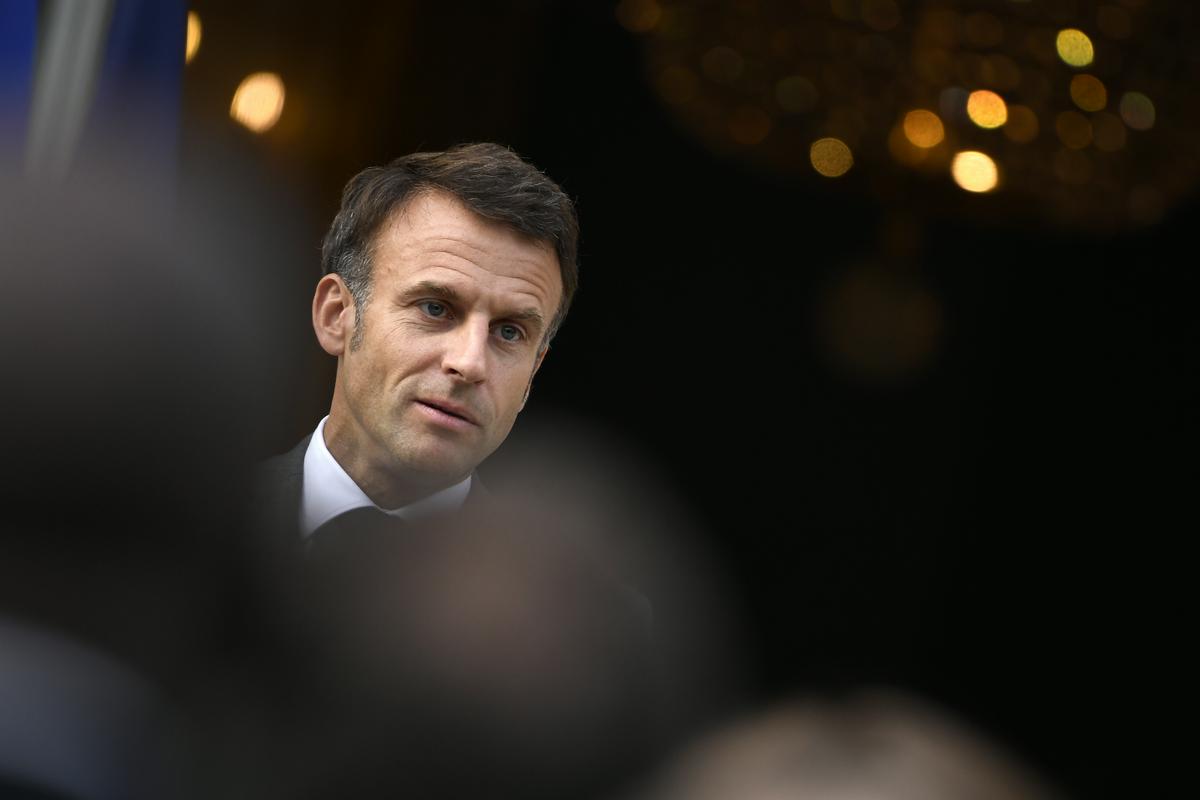 Macron v veliki meri ignorira priporočila zunanjega ministrstva, kar pri profesionalnih diplomatih povzroča frustracije, je poročal BBC. Foto: EPA