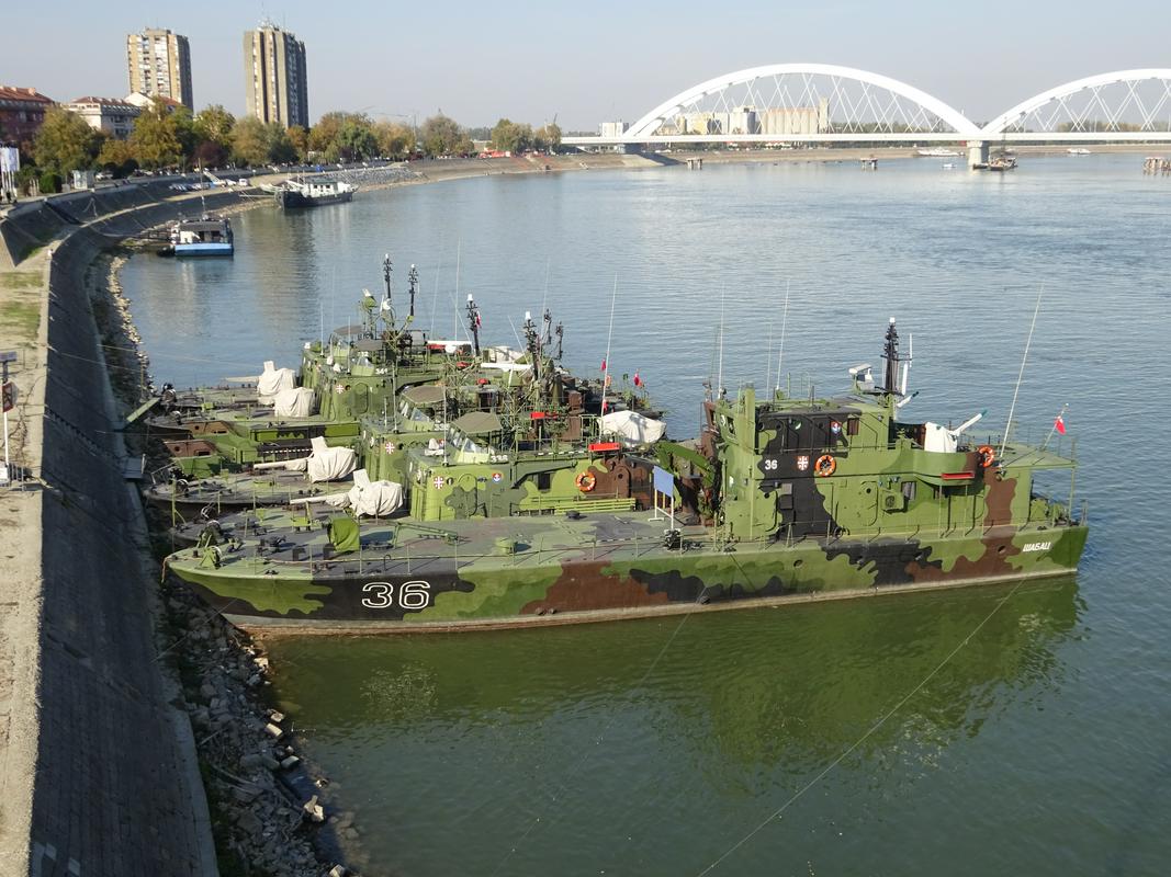 Ladje rečne flotilje vojske Srbije v Novem Sadu. Foto: Rok Omahen