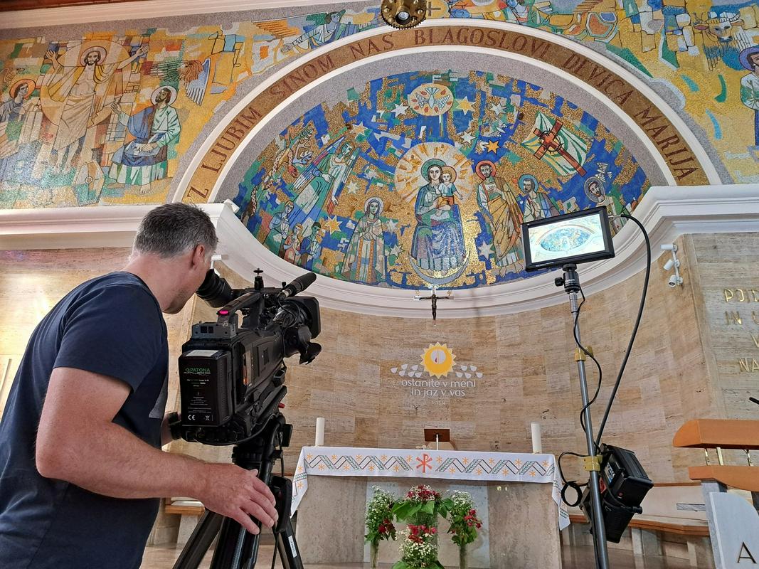 V uredništvu dokumentarnih oddaj ob petdesetletnici smrti pripravljajo film, ki so ga posneli tudi v župnijski cerkvi na Ježici. Foto: A. Doblehar