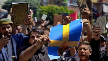 Švedska: Rusija širi lažne trditve o sežigih Korana, da bi ogrozila našo pot v Nato