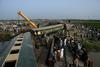 V iztirjenju vlaka v Pakistanu najmanj 30 mrtvih in sto poškodovanih