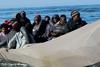 V brodolomu pri Lampedusi umrlo najmanj 41 prebežnikov