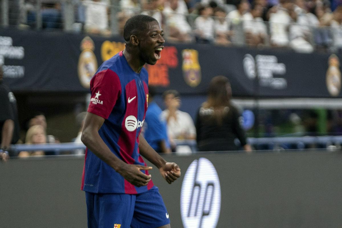 Ousmane Dembele bo tudi v klubu zdaj združil moči z dobrim prijateljem Kylianom Mbappejem. Foto: AP