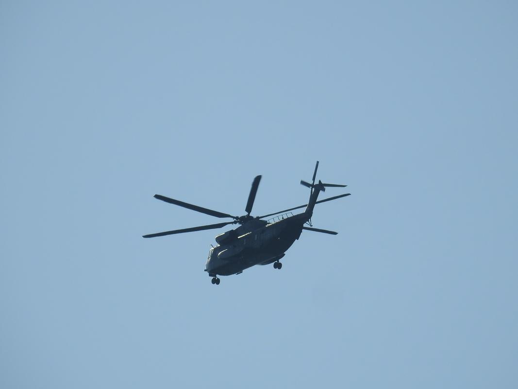 Helikopter Sikorsky CH-53 nemške vojske nad Kamnikom. Foto: Rok Omahen