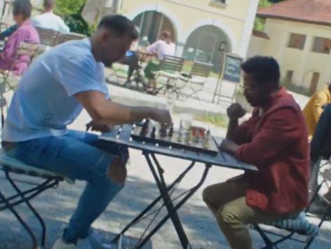 Video: Dončić sredi Ljubljane v šahu matiral nasprotnika