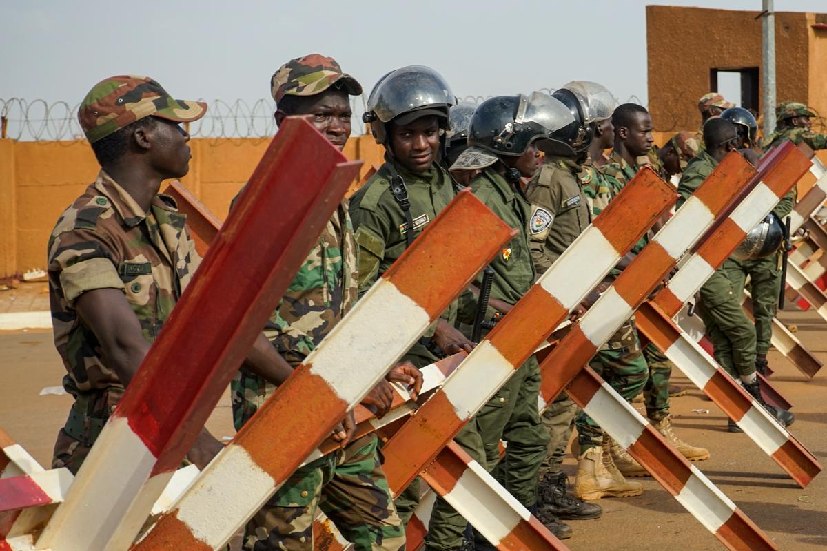 Varnostne sile Nigra se pripravljajo na morebitno posredovanje. Foto: EPA