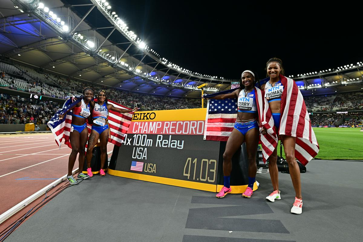 Tamari Davis, Sha'Carri Richardson, Twanisha Terry in Gabrielle Thomas so se veselili zlata z rekordom svetovnih prvenstev. Foto: EPA
