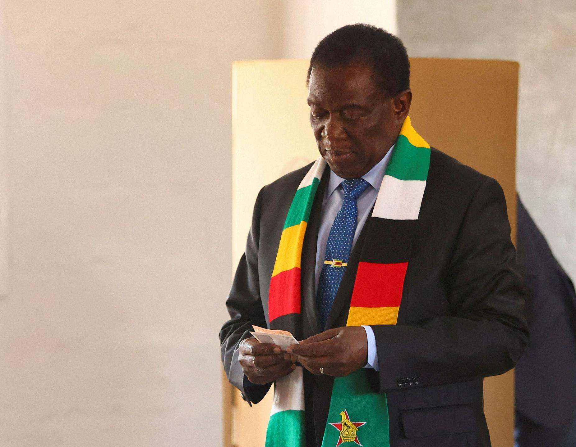 Zimbabve bo še naprej vodil Mnangagwe