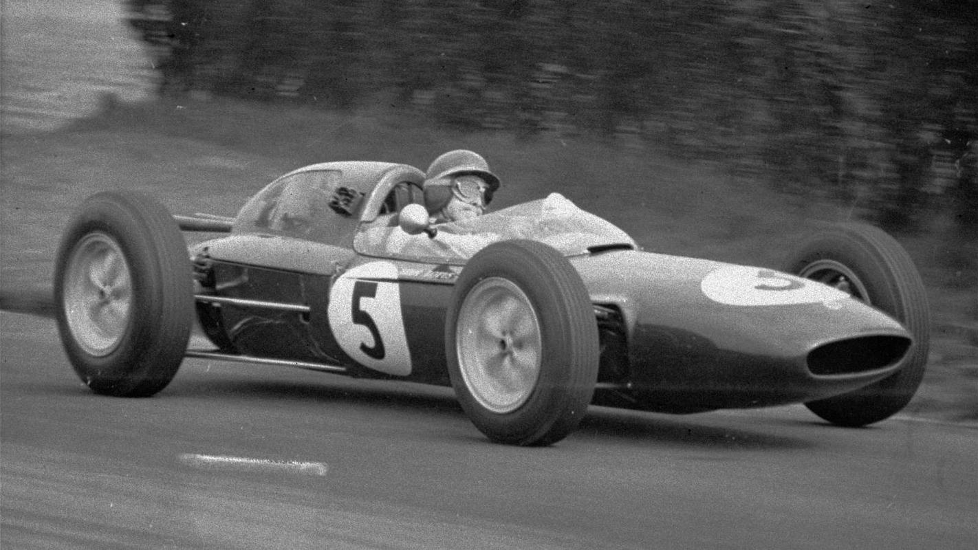 Clark med dirkanjem z lotusom climaxom v Aintreeju pri Liverpoolu, 28. april 1962. Na 241 km dolgi preizkušnji je dirkal s povprečno hitrostjo 149 km/h. Foto: AP