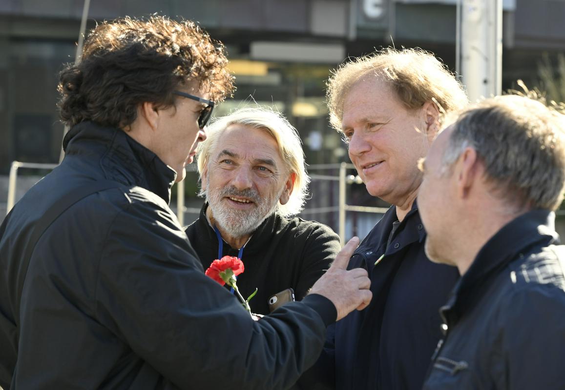 Zvezdan Martić, Vladimir Vodušek, Sašo Hribar in Robert Pajek na ljubljanskem Trgu republike novembra 2022. Foto: BoBo