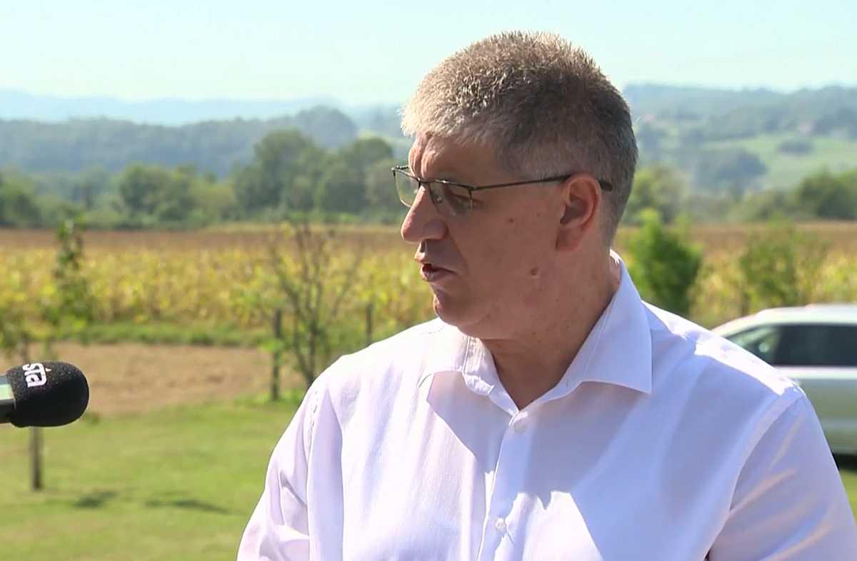 Poklukar vaščanom Rigonc: Panelna ograja bo ostala