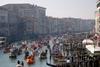V Benetkah turisti prvič presegli domačine