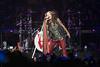 Steven Tyler utrpel poškodbo glasilk, Aerosmith morali prestaviti nastope
