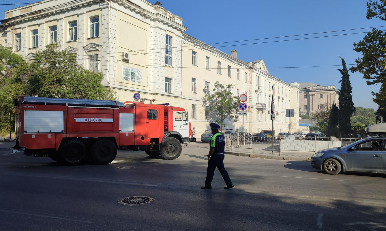 Gasilci v Sevastopolu. Foto: Reuters