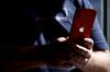 Francija ustavila prodajo telefona iPhone 12 zaradi prevelikega elektromagnetnega sevanja