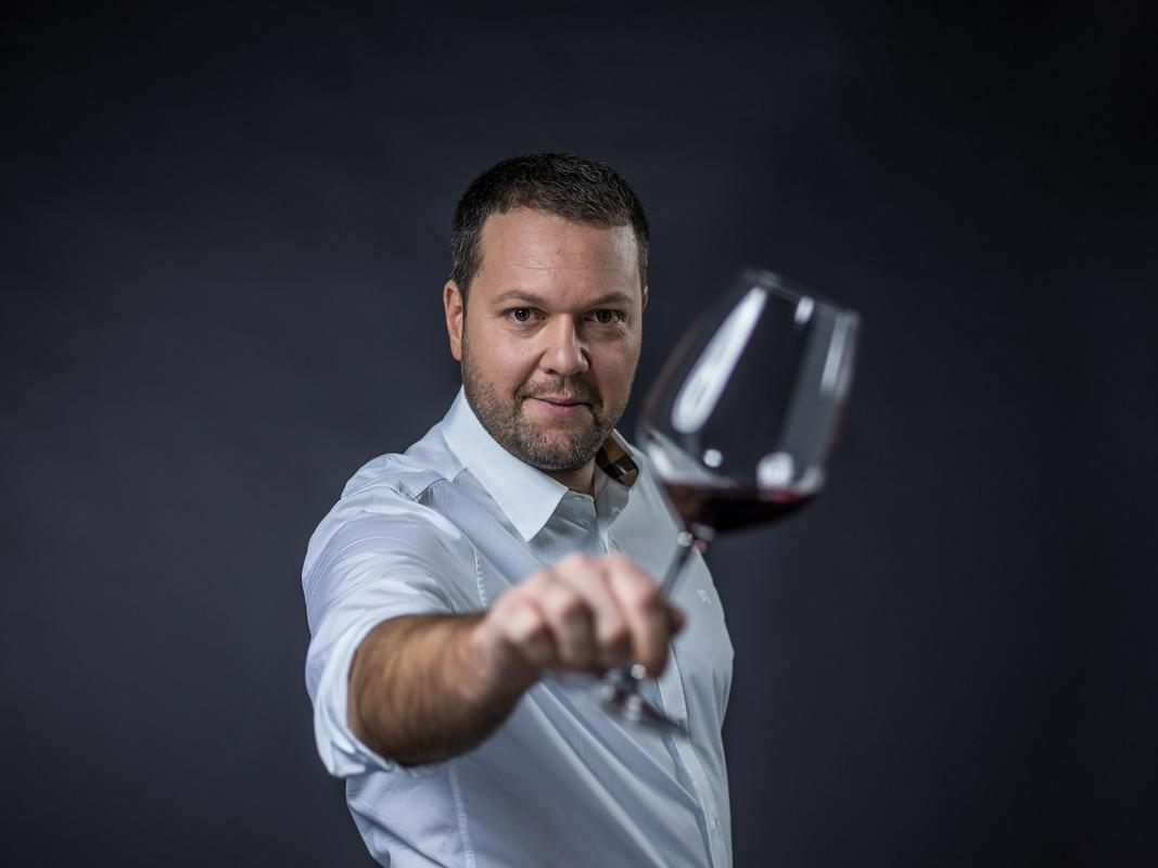 Idejni oče festivala TOP VINO by EVINO je Gašper Čarman, lastnik blagovne znamke vina Gašper, eden največjih poznavalcev vin v Sloveniji, dvakratni najboljši sommelier Slovenije (2013 in 2015) in kandidat za naziv Master of Wine (foto: Primož Korošec).