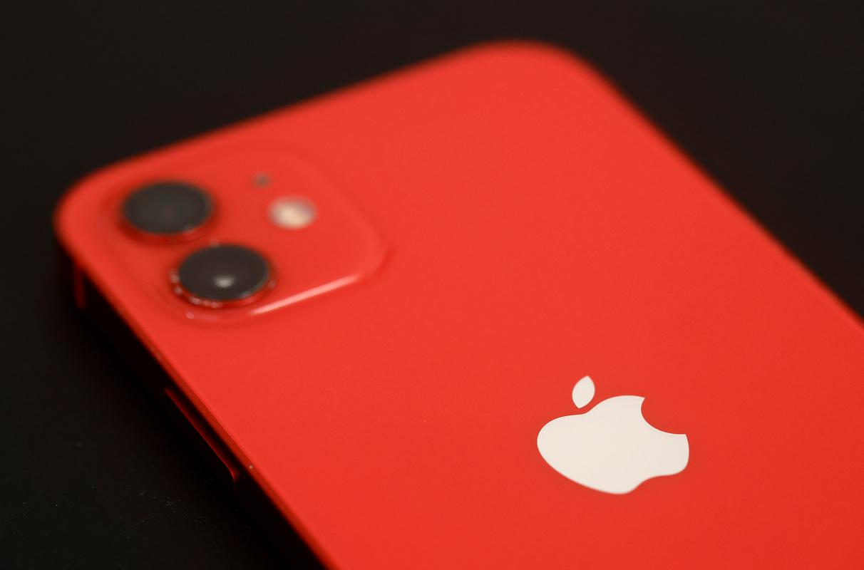 Apple bo na zahtevo Francije posodobil model telefona iPhone 12