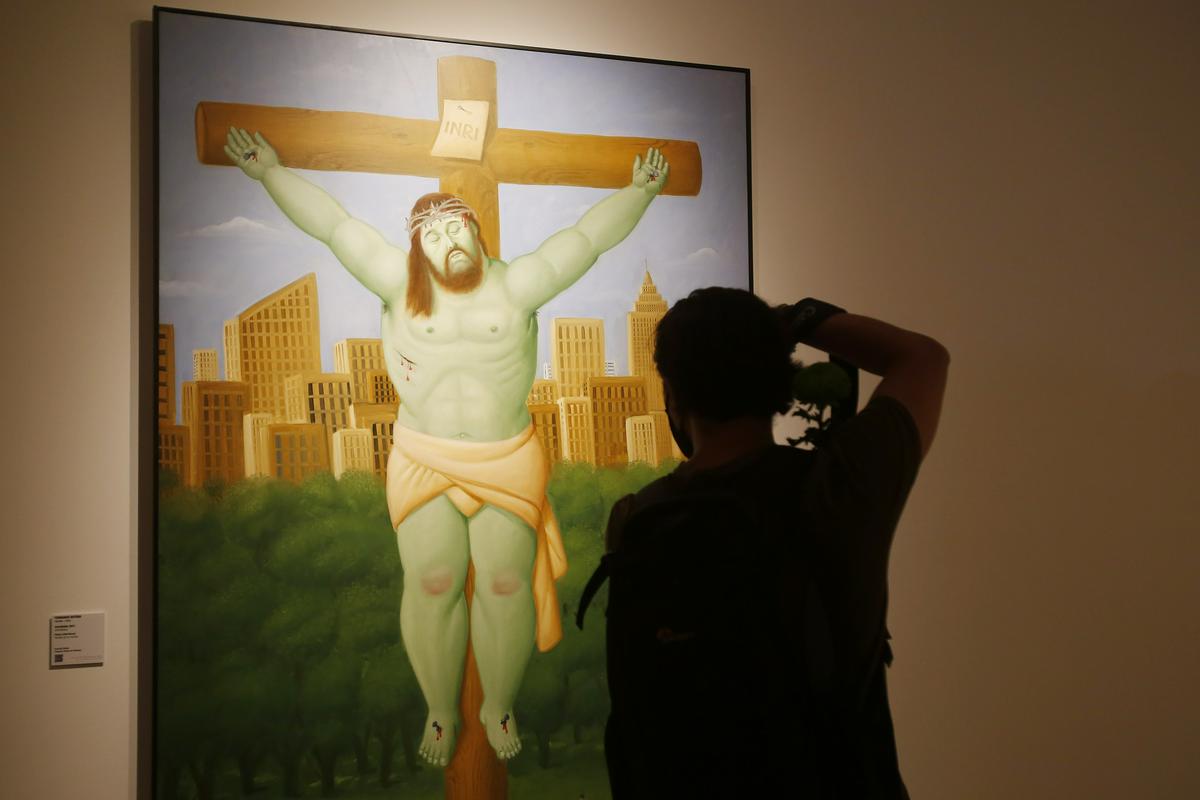 Botero's works, mostly depictions of plump figures of people and animals in surrealist forms, often with a touch of satire or political commentary, were popular and exhibited around the world, from Bogotá to Madrid and Paris to Singapore.  Photo: EPA