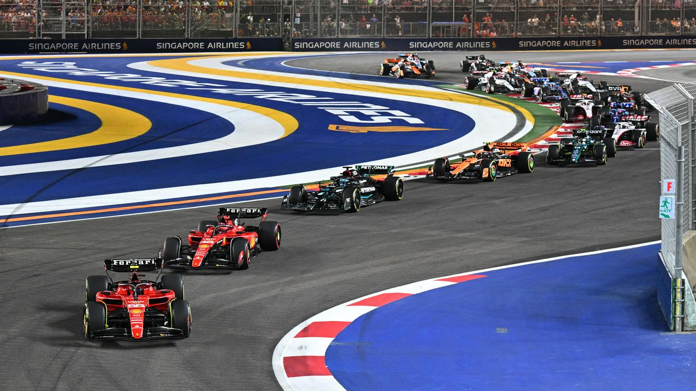 Štart dirke. Ferrarija sta brez najmanjših težav zadržala vodilni položaj. Foto: Reuters