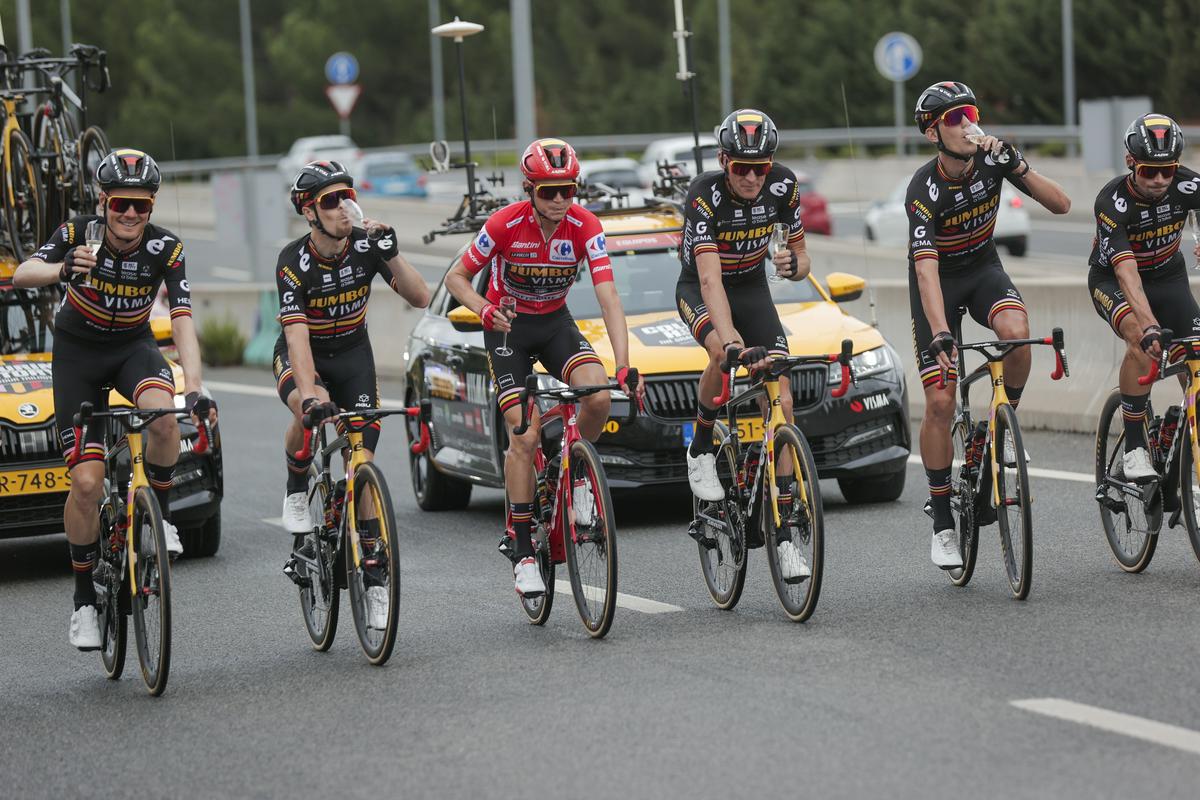 Cheers!  The Dutch team is the strongest cycling team in the world in three-week races.  Photo: EPA