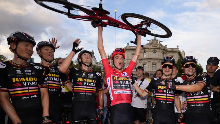 Win a bike lift in the company of teammates.  Photo: AP