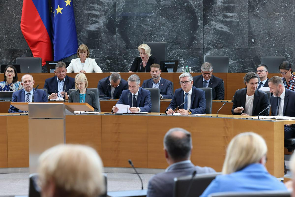 Premier Golob je odgovarjal na poslanska vprašanja. Foto: Matija Sušnik/DZ