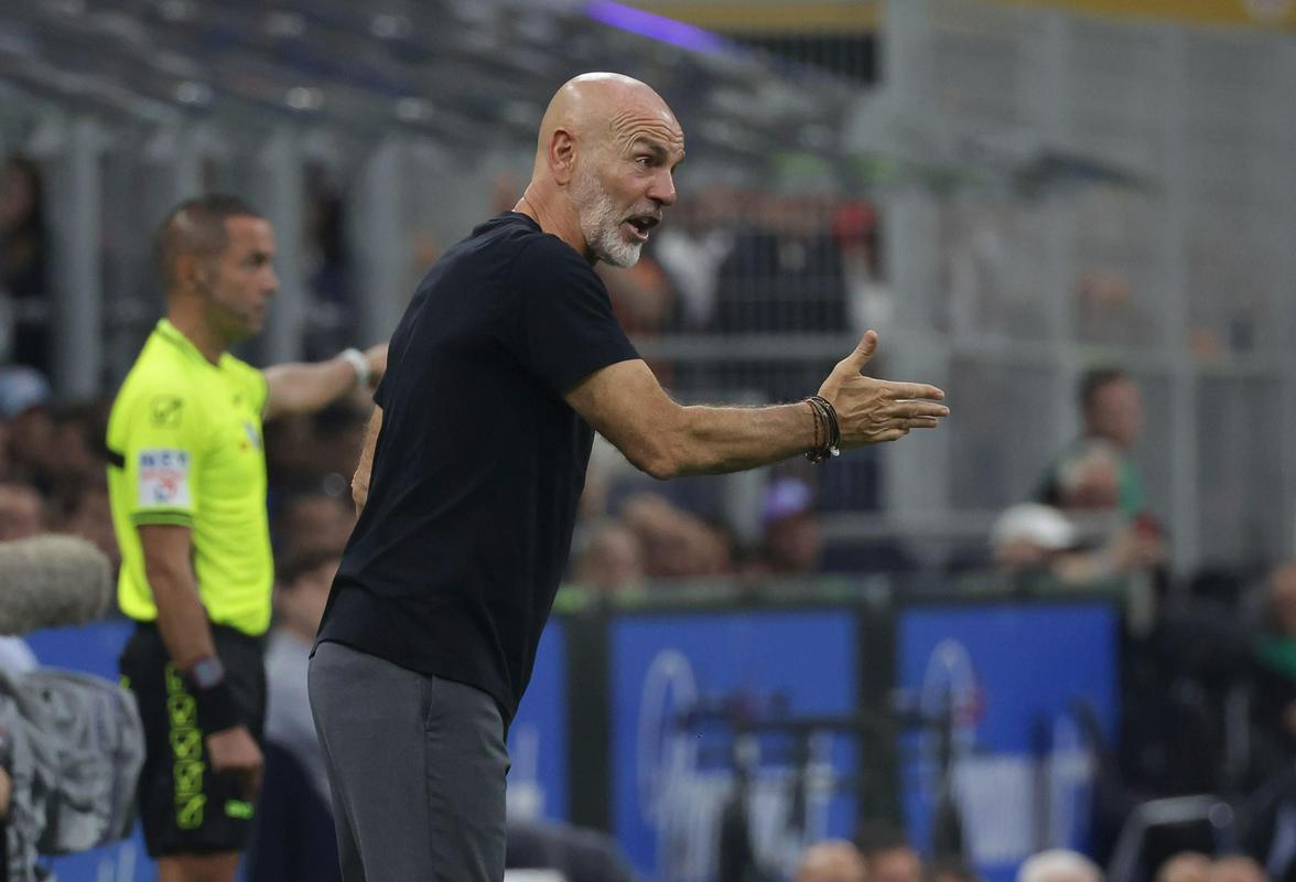 Stefano Pioli was furious after the crash in the Milan derby.  Photo: EPA